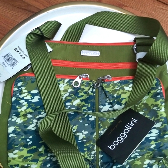 Baggallini Handbags - Baggalini Shoulder Bag